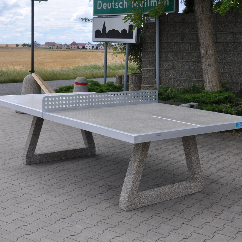 Betonowy stół do gry w tenisa
