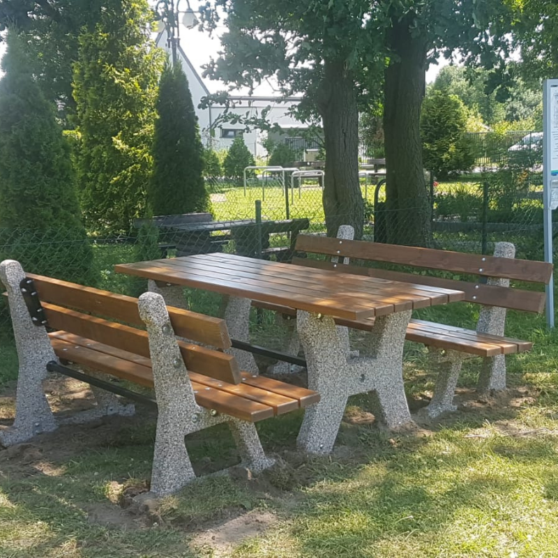 Betonowe stoły piknikowe
